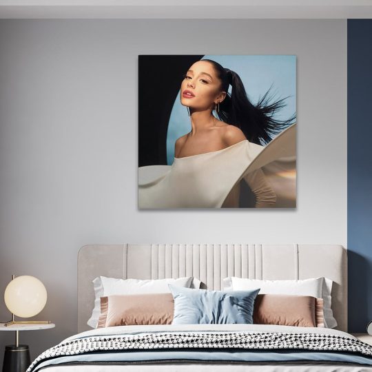 Tablou Ariana Grande cantareata 2087 camera 1 - Afis Poster Tablou Ariana Grande cantareata pentru living casa birou bucatarie livrare in 24 ore la cel mai bun pret.