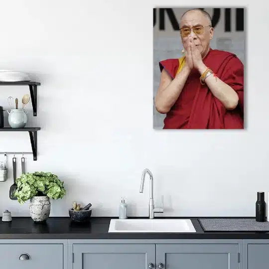 Tablou Dalai Lama lider spiritual tibetan budist 1981 bucatarie - Afis Poster Tablou Dalai Lama lider spiritual tibetan budist pentru living casa birou bucatarie livrare in 24 ore la cel mai bun pret.