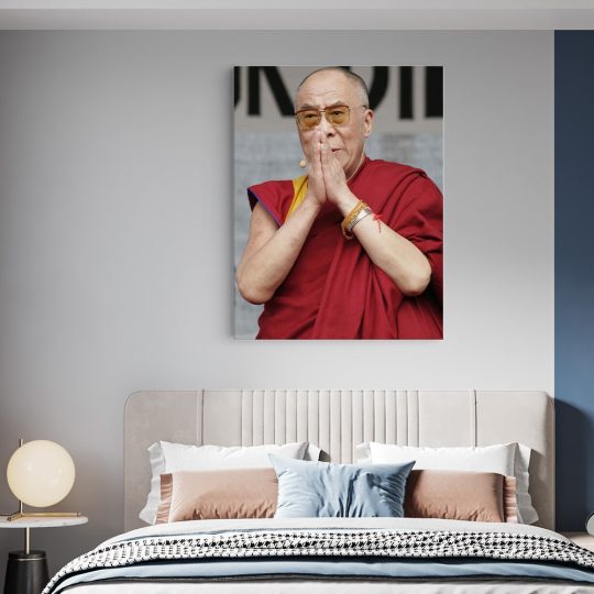 Tablou Dalai Lama lider spiritual tibetan budist 1981 dormitor - Afis Poster Tablou Dalai Lama lider spiritual tibetan budist pentru living casa birou bucatarie livrare in 24 ore la cel mai bun pret.