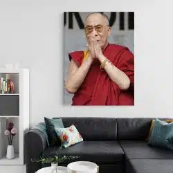 Tablou Dalai Lama lider spiritual tibetan budist 1981 living 2 - Afis Poster Tablou Dalai Lama lider spiritual tibetan budist pentru living casa birou bucatarie livrare in 24 ore la cel mai bun pret.