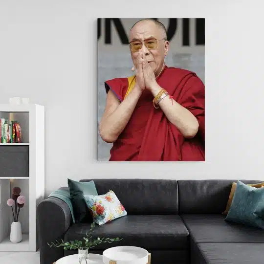 Tablou Dalai Lama lider spiritual tibetan budist 1981 living 2 - Afis Poster Tablou Dalai Lama lider spiritual tibetan budist pentru living casa birou bucatarie livrare in 24 ore la cel mai bun pret.