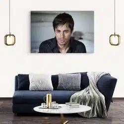 Tablou Enrique Iglesias cantaret 2100 living modern 2 - Afis Poster Tablou Enrique Iglesias cantaret pentru living casa birou bucatarie livrare in 24 ore la cel mai bun pret.