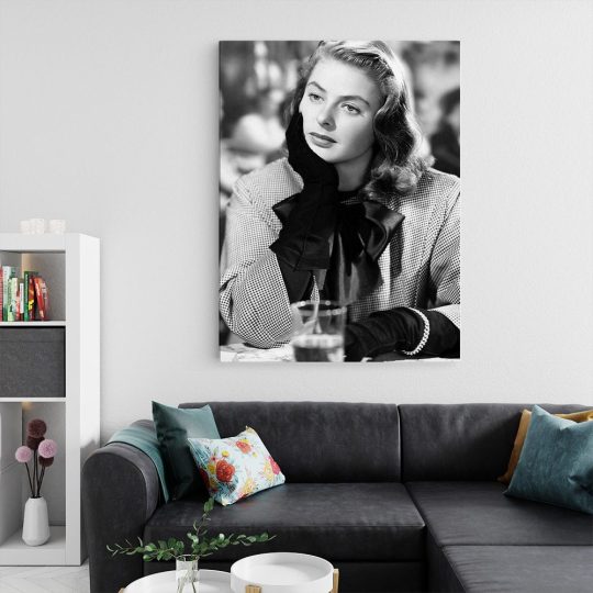 Tablou Ingrid Bergman actrita alb negru 1943 living 2 - Afis Poster Tablou Ingrid Bergman actrita pentru living casa birou bucatarie livrare in 24 ore la cel mai bun pret.