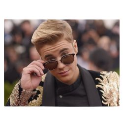 Tablou Justin Bieber cantaret 2281 front - Afis Poster Tablou Justin Bieber cantaret pentru living casa birou bucatarie livrare in 24 ore la cel mai bun pret.