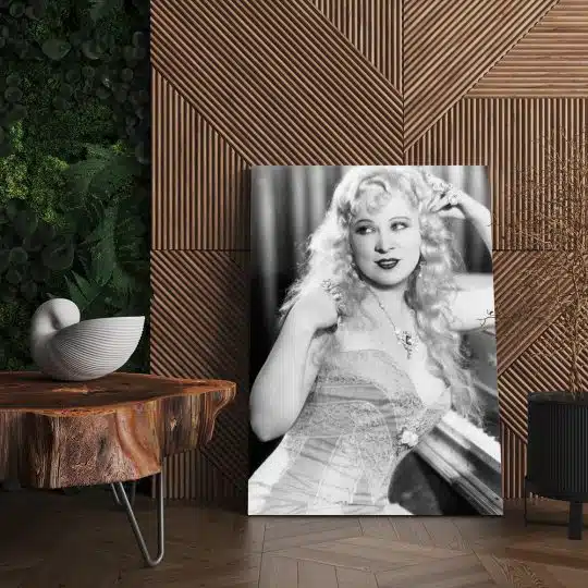 Tablou Mae West actrita alb negru 1936 living - Afis Poster Tablou Mae West actrita pentru living casa birou bucatarie livrare in 24 ore la cel mai bun pret.