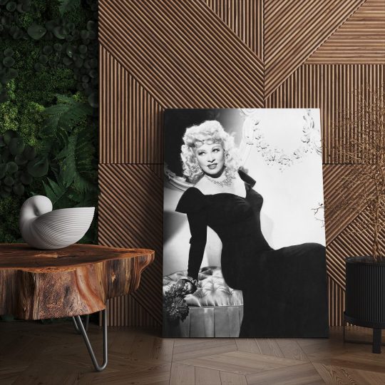 Tablou Mae West actrita alb negru 1939 living - Afis Poster Tablou Mae West actrita pentru living casa birou bucatarie livrare in 24 ore la cel mai bun pret.