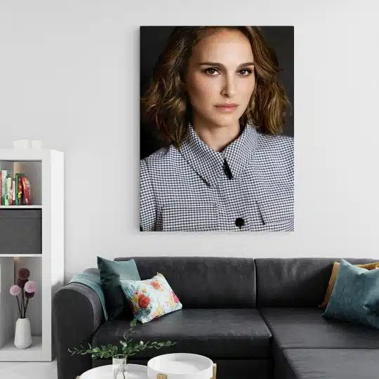 Tablou Natalie Portman actrita 1977 living 2 - Afis Poster Tablou Natalie Portman actrita pentru living casa birou bucatarie livrare in 24 ore la cel mai bun pret.