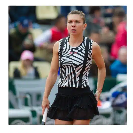 Tablou Simona Halep jucatoare de tenis 2000 frontal - Afis Poster Tablou Simona Halep jucatoare de tenis pentru living casa birou bucatarie livrare in 24 ore la cel mai bun pret.