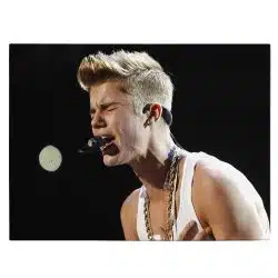 Tablou afis Justin Bieber cantaret 2331 front - Afis Poster Tablou afis Justin Bieber cantaret pentru living casa birou bucatarie livrare in 24 ore la cel mai bun pret.