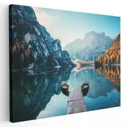 Tablou canvas barci pe Lacul Braies Dolomiti Italia albastru 1174 - Afis Poster canvas peisaj barca lac munte Dolomiți pentru living casa birou bucatarie livrare in 24 ore la cel mai bun pret.