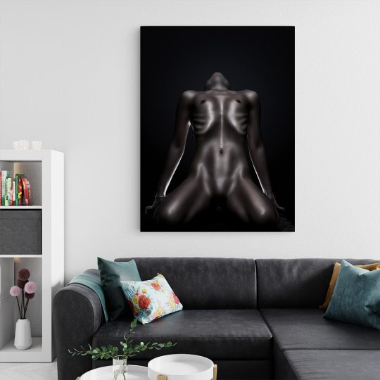 Tablou canvas fotografie nud femeie semiintuneric maro negru 1235 living 2 - Afis Poster Tablou nud femeie alb negru maro pentru living casa birou bucatarie livrare in 24 ore la cel mai bun pret.