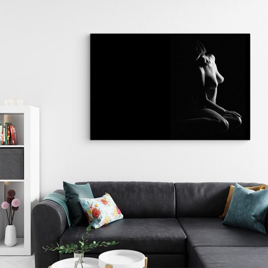 Tablou canvas nud femeie in intuneric alb negru 1230 living - Afis Poster nud femeie pentru living casa birou bucatarie livrare in 24 ore la cel mai bun pret.
