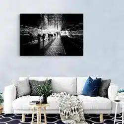 Tablou canvas tunel subteran oameni trecand alb negru 1195 living modern - Afis Poster tunel subteran oameni trecand alb negru pentru living casa birou bucatarie livrare in 24 ore la cel mai bun pret.