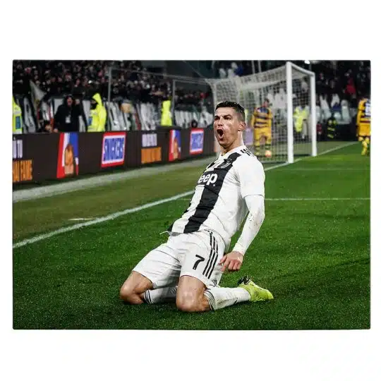 Tablou fotbalist Cristiano Ronaldo pe terenul de sport verde 1563 front - Afis Poster Tablou Cristiano Ronaldo Afis pentru living casa birou bucatarie livrare in 24 ore la cel mai bun pret.