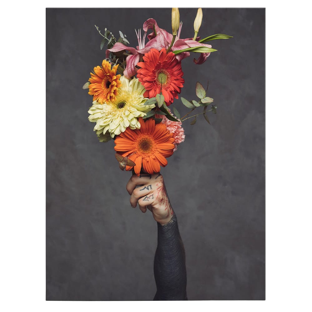 Tablou mana cu buchet flori variate - Material produs:: Poster pe hartie FARA RAMA, Dimensiunea:: 80x120 cm