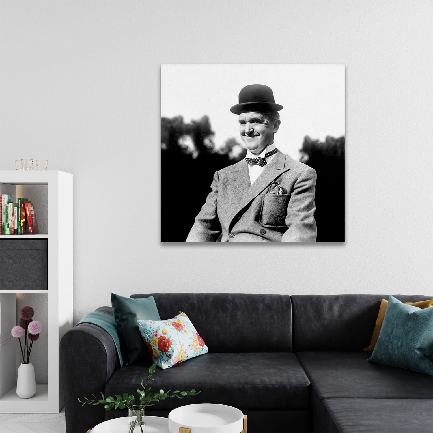 Tablou portret actor comedie Stan Laurel alb negru 1550 camera 2 - Afis Poster Tablou ochi cu design creativ multicolor detaliu pentru living casa birou bucatarie livrare in 24 ore la cel mai bun pret.