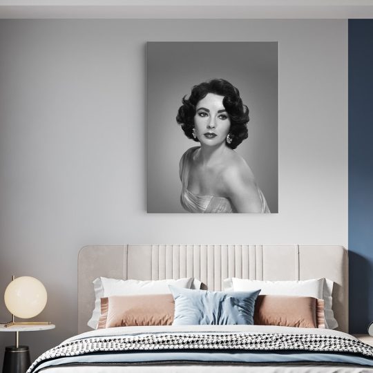 Tablou portret actrita Elizabeth Taylor alb negru 1513 dormitor - Afis Poster Elizabeth Taylor actrita alb negru pentru living casa birou bucatarie livrare in 24 ore la cel mai bun pret.