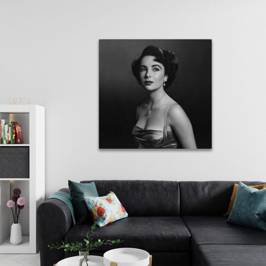 Tablou portret actrita Elizabeth Taylor alb negru 1514 camera 2 - Afis Poster tablou Elizabeth Taylor alb negru pentru living casa birou bucatarie livrare in 24 ore la cel mai bun pret.