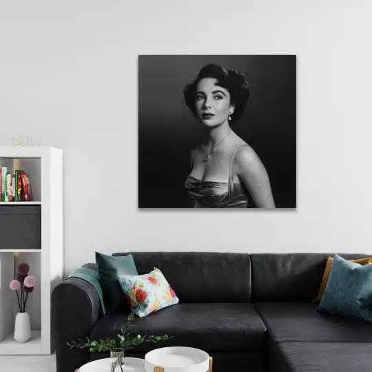 Tablou portret actrita Elizabeth Taylor alb negru 1514 camera 2 - Afis Poster tablou Elizabeth Taylor alb negru pentru living casa birou bucatarie livrare in 24 ore la cel mai bun pret.