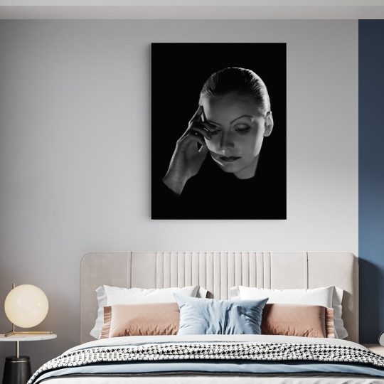 Tablou portret actrita Greta Garbo alb negru 1519 dormitor - Afis Poster Tablou Greta Garbo actrita pentru living casa birou bucatarie livrare in 24 ore la cel mai bun pret.