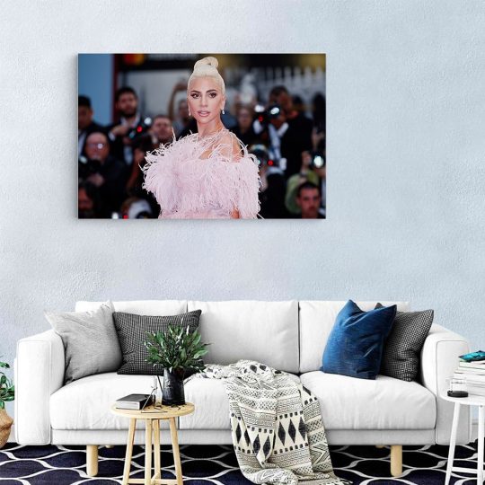 Tablou portret cantareata Lady Gaga roz 1561 living modern - Afis Poster Tablou Lady Gaga cantareata pentru living casa birou bucatarie livrare in 24 ore la cel mai bun pret.