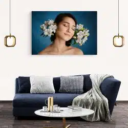 Tablou portret femeie cu crini albi in par 4348 living modern 2