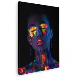 Tablou portret femeie cu machiaj fluorescent in lumina neon 4327