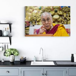 Tablou portret lider spiritual tibetan Dalai Lama galben 1571 bucatarie - Afis Poster Tablou Dalai Lama lider spiritual pentru living casa birou bucatarie livrare in 24 ore la cel mai bun pret.