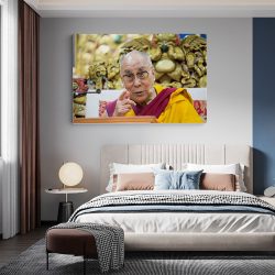 Tablou portret lider spiritual tibetan Dalai Lama galben 1571 dormitor - Afis Poster Tablou Dalai Lama lider spiritual pentru living casa birou bucatarie livrare in 24 ore la cel mai bun pret.