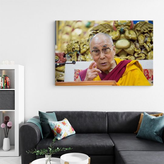 Tablou portret lider spiritual tibetan Dalai Lama galben 1571 living - Afis Poster Tablou Dalai Lama lider spiritual pentru living casa birou bucatarie livrare in 24 ore la cel mai bun pret.