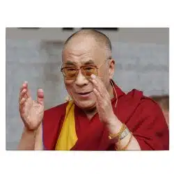 Tablou portret lider spiritual tibetan Dalai Lama rosu 1562 front - Afis Poster Tablou Dalai Lama lider spiritual pentru living casa birou bucatarie livrare in 24 ore la cel mai bun pret.