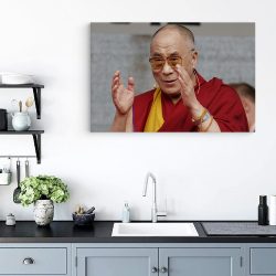 Tablou portret lider spiritual tibetan Dalai Lama rosu 1562 bucatarie - Afis Poster Tablou Dalai Lama lider spiritual pentru living casa birou bucatarie livrare in 24 ore la cel mai bun pret.